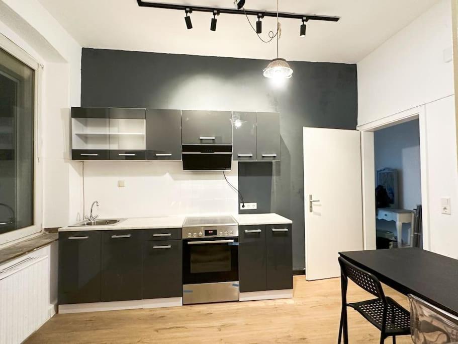 Igo Apartment 2 Schlafenzimmer Mit Waschmaschine Trockner Haustier Rheinufer 5Min Netflix Disney Plus 17-6 Дуйсбург Экстерьер фото
